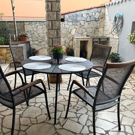 Apartment A & N With Free Private Parking Pula Extérieur photo