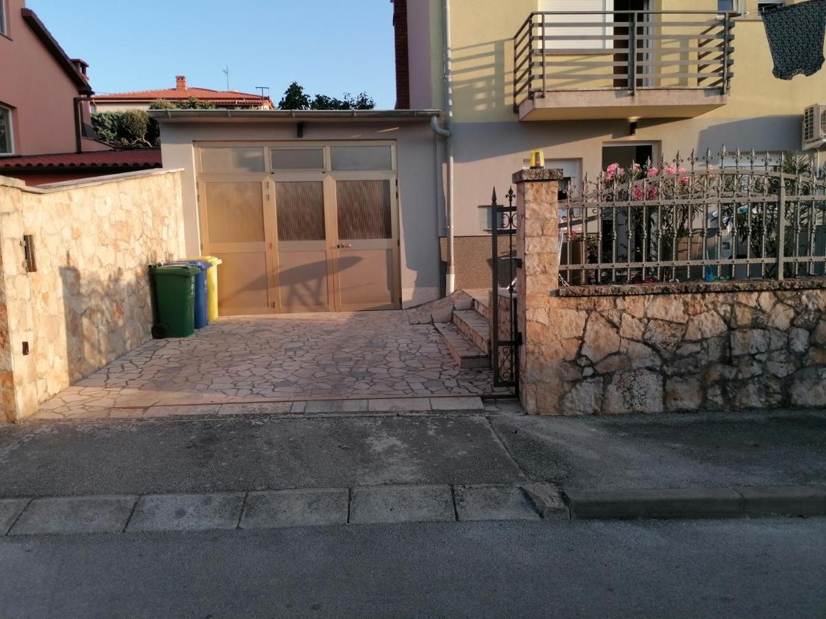Apartment A & N With Free Private Parking Pula Extérieur photo
