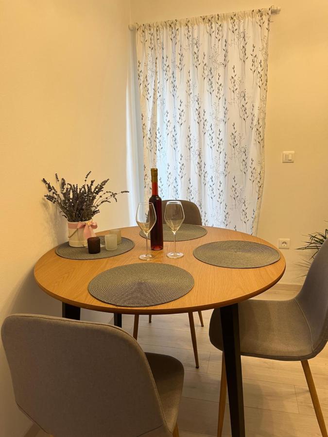 Apartment A & N With Free Private Parking Pula Extérieur photo