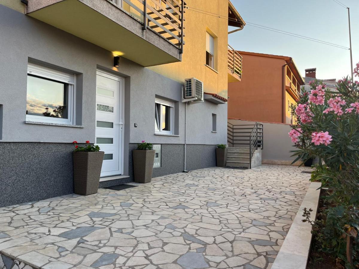 Apartment A & N With Free Private Parking Pula Extérieur photo