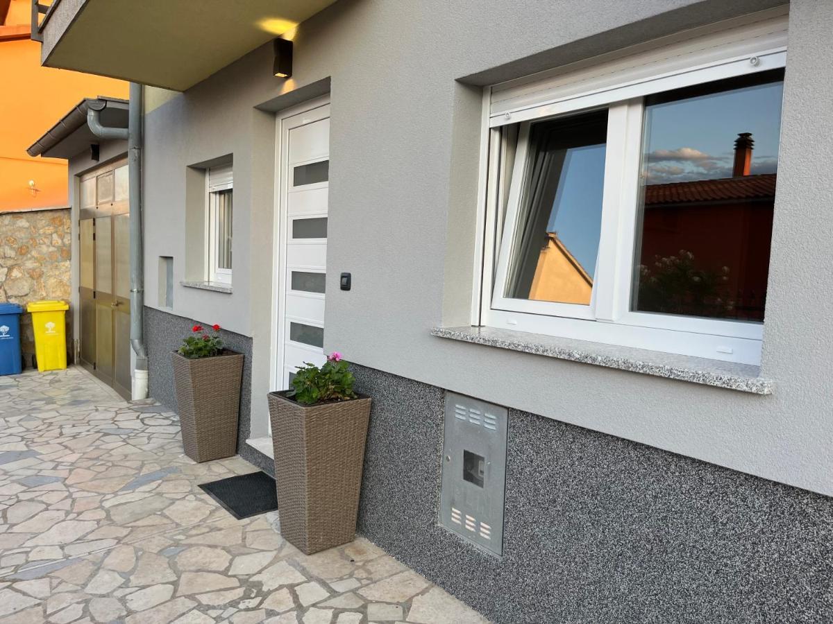 Apartment A & N With Free Private Parking Pula Extérieur photo