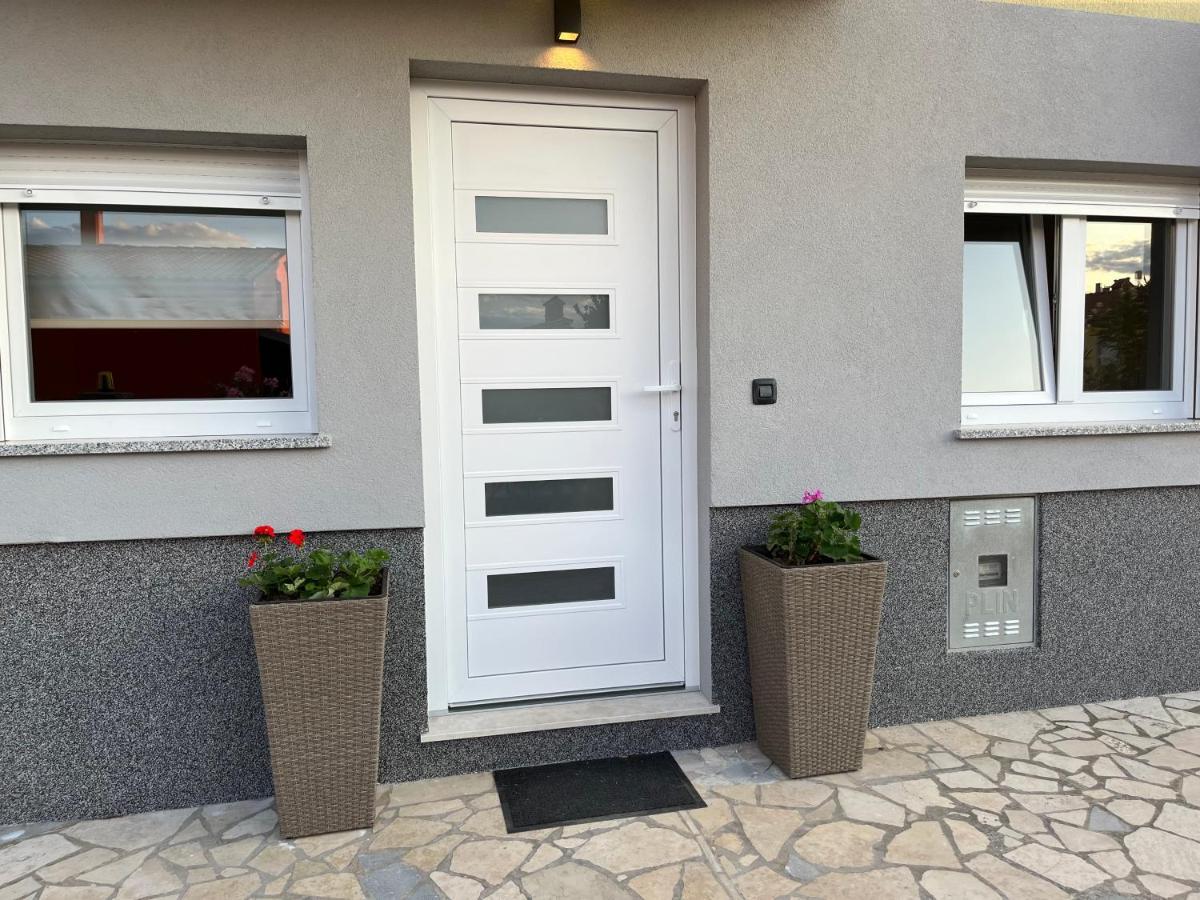 Apartment A & N With Free Private Parking Pula Extérieur photo