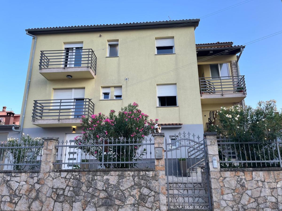 Apartment A & N With Free Private Parking Pula Extérieur photo