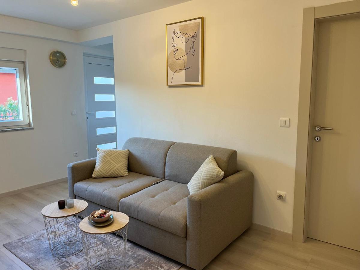 Apartment A & N With Free Private Parking Pula Extérieur photo