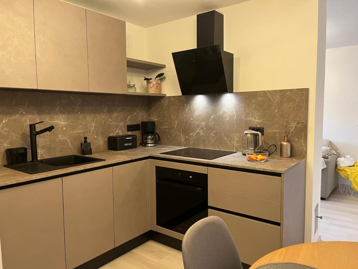 Apartment A & N With Free Private Parking Pula Extérieur photo