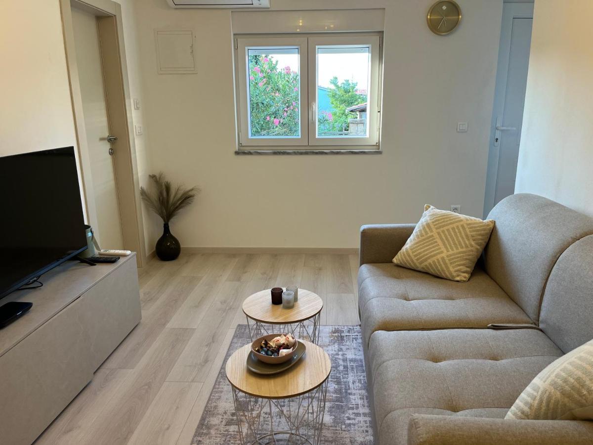 Apartment A & N With Free Private Parking Pula Extérieur photo